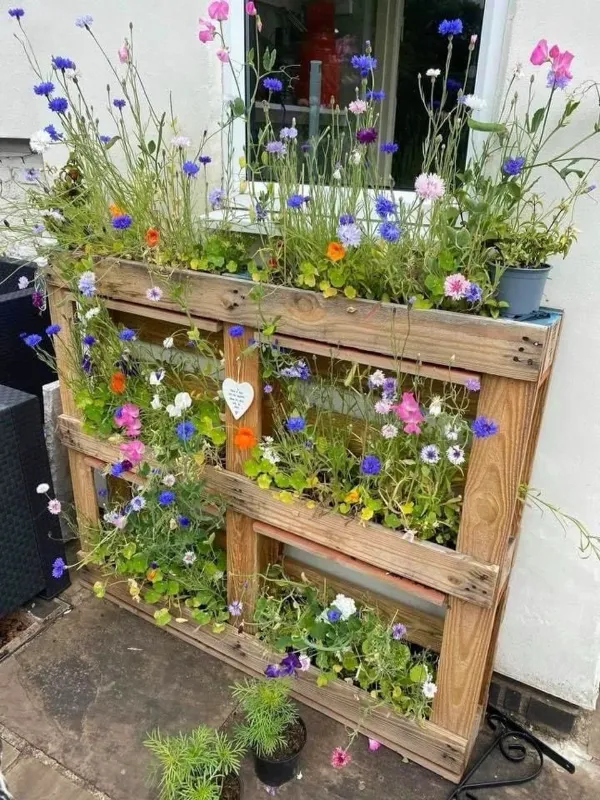 Rustic Pallet Vertical Garden